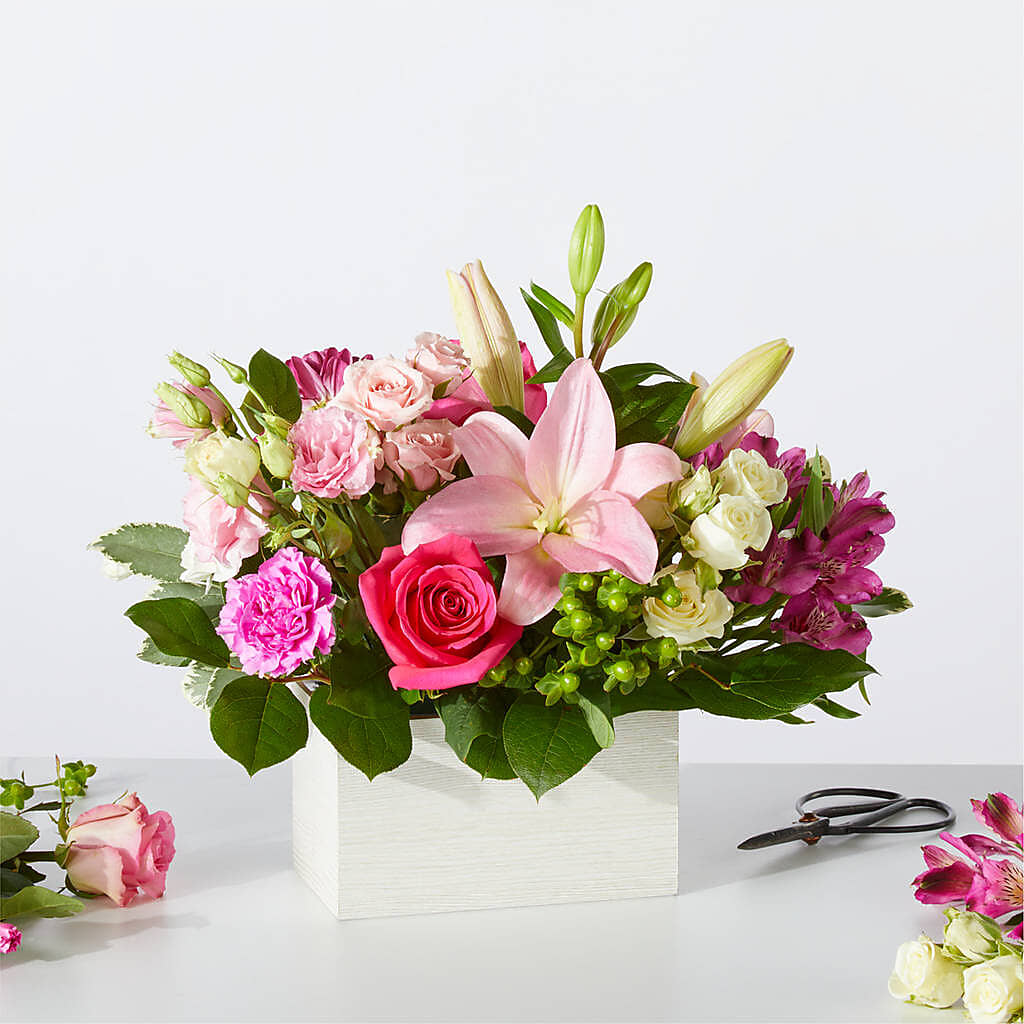 Sweetberry Box – A Florist Original – KIEFER'S FLORIST, Coshocton OH