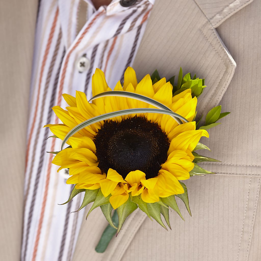 Free Spirit Boutonniere – KIEFER'S FLORIST, Coshocton OH